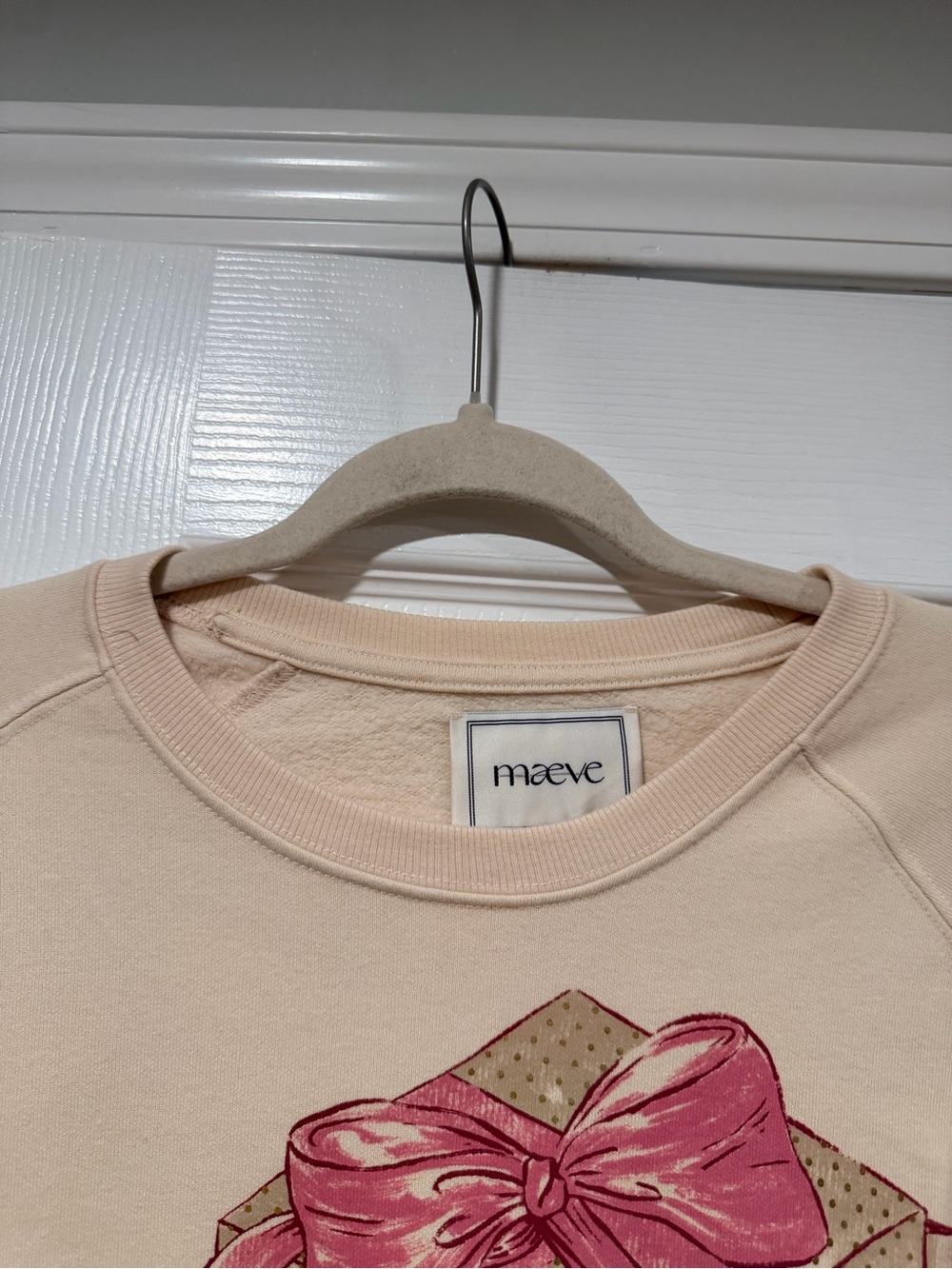 NWOT Maeve Anthropologie Size XL Dog Gift Bow Graphic Sweatshirt Beige Gold - Picture 3 of 10